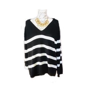 3/$25 H&M Chunky Knit Sweater EUC Black/White